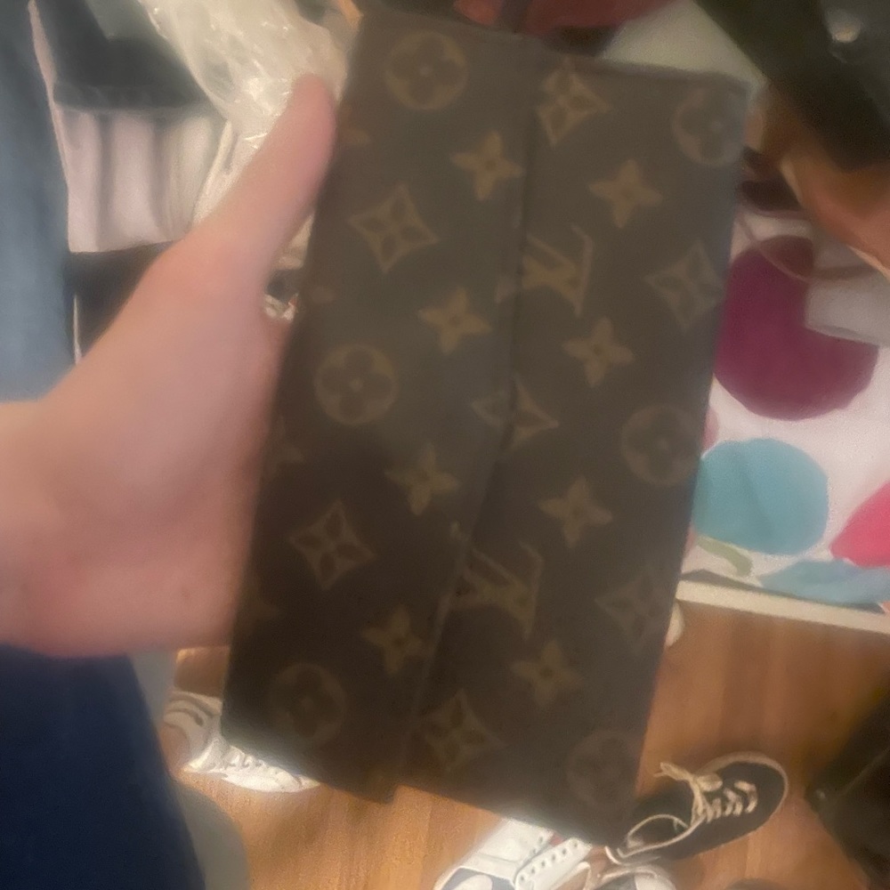 LOUI V WOMENS WALLET. Willing to negotiate price if resonable